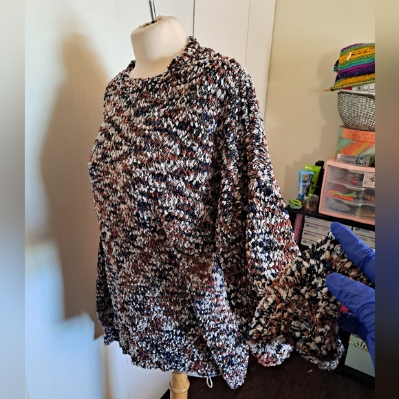 Sweater.🌈 - Picture 2 of 4